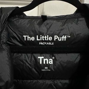 Aritzia TNA the little puff packable black jacket. Size xs.